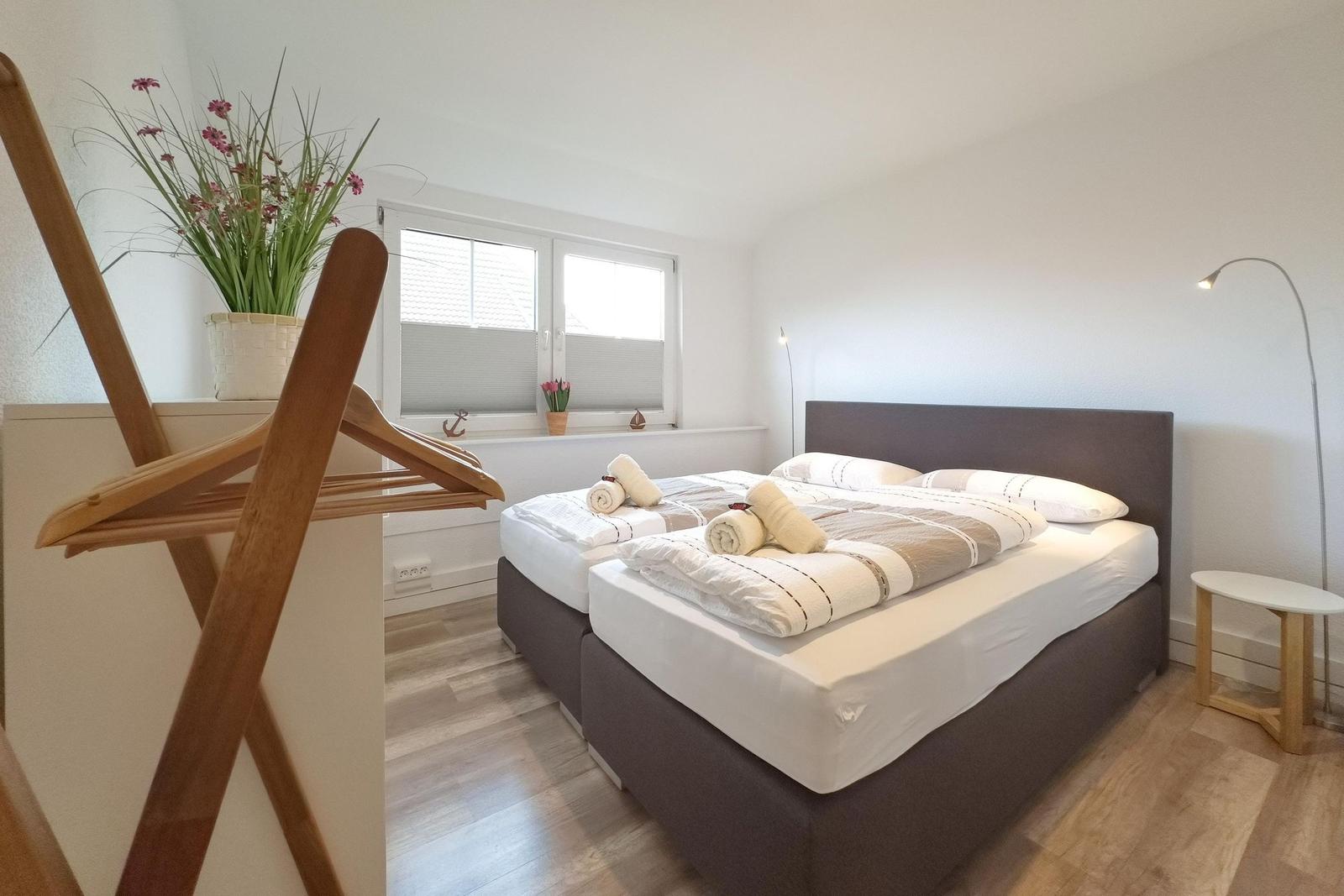 Schlafzimmer 1