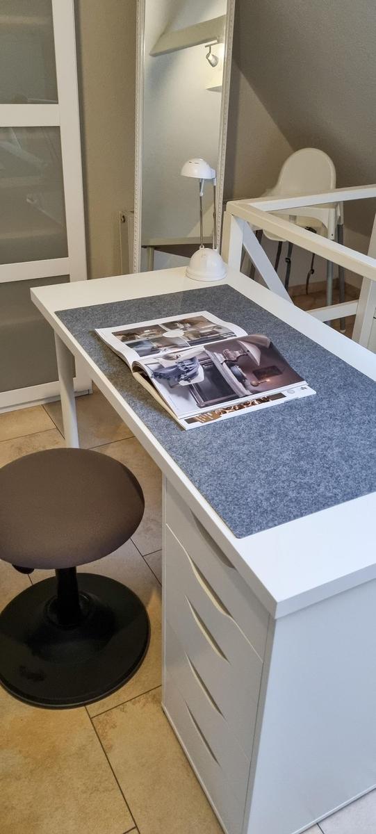 Schlafzimmer 2 mit Schreibtisch
