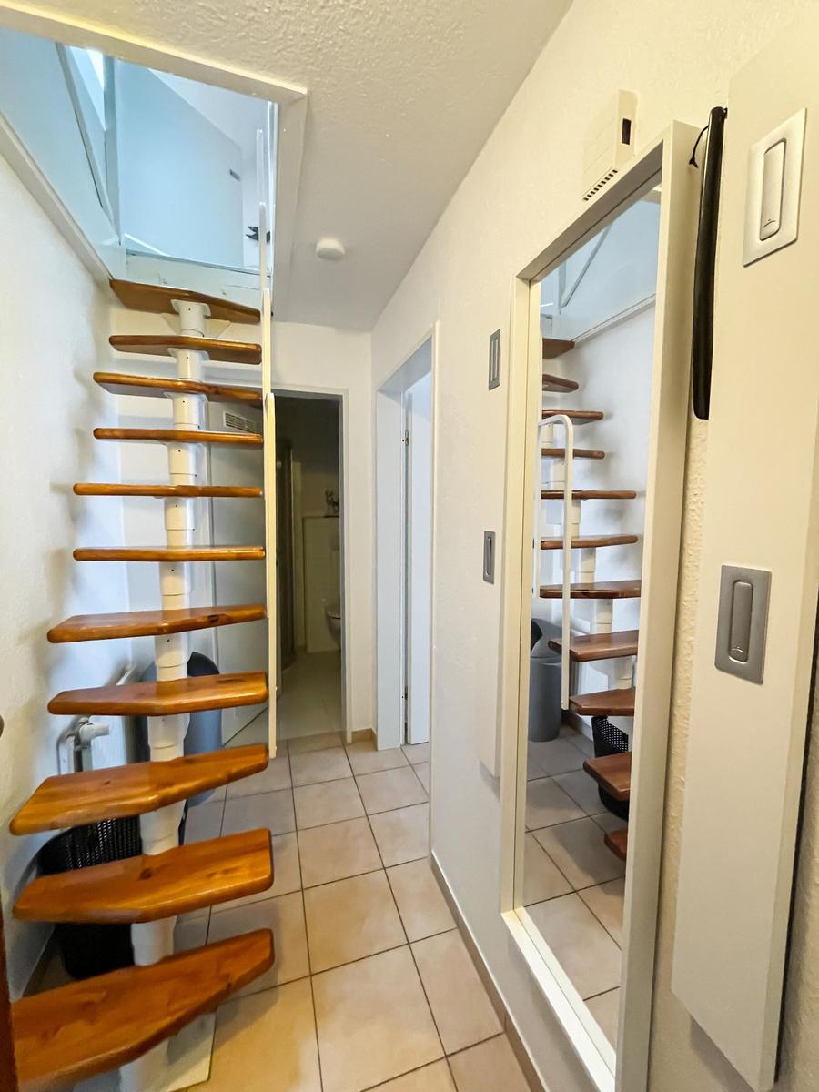 Eingangsbereich mit Treppe zum Schlafzimmer 2