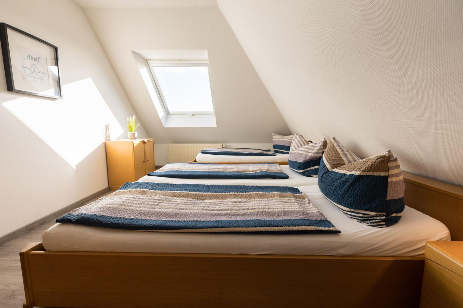 Schlafzimmer 1