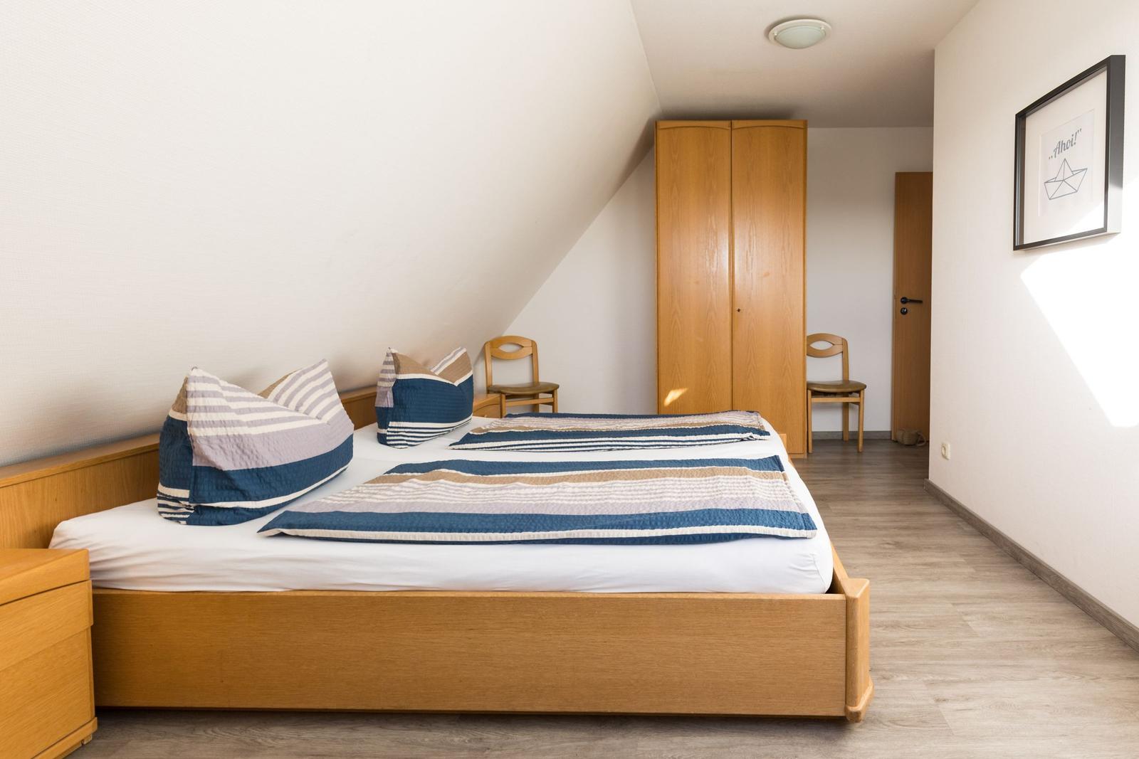 Schlafzimmer 1