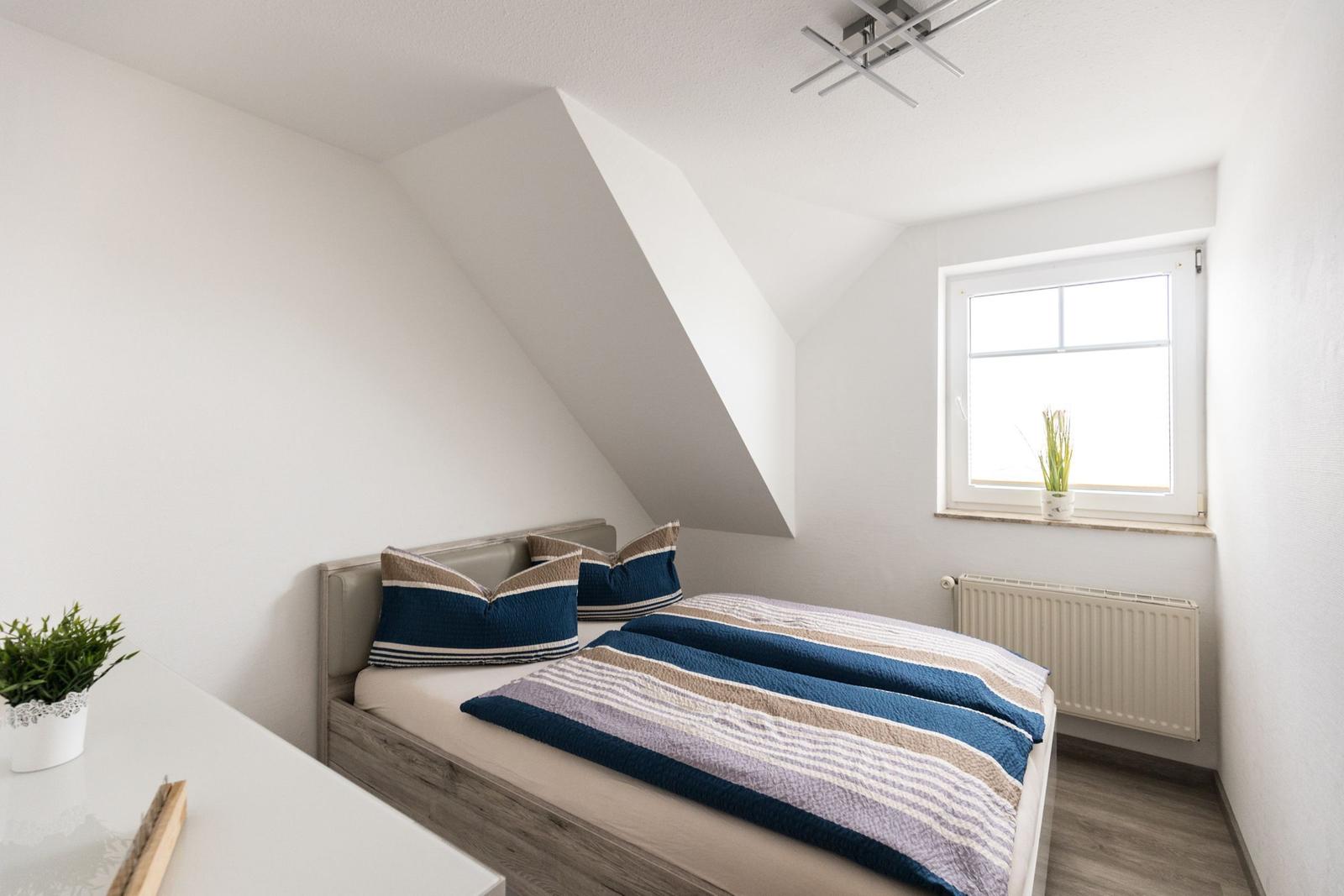 Schlafzimmer 1