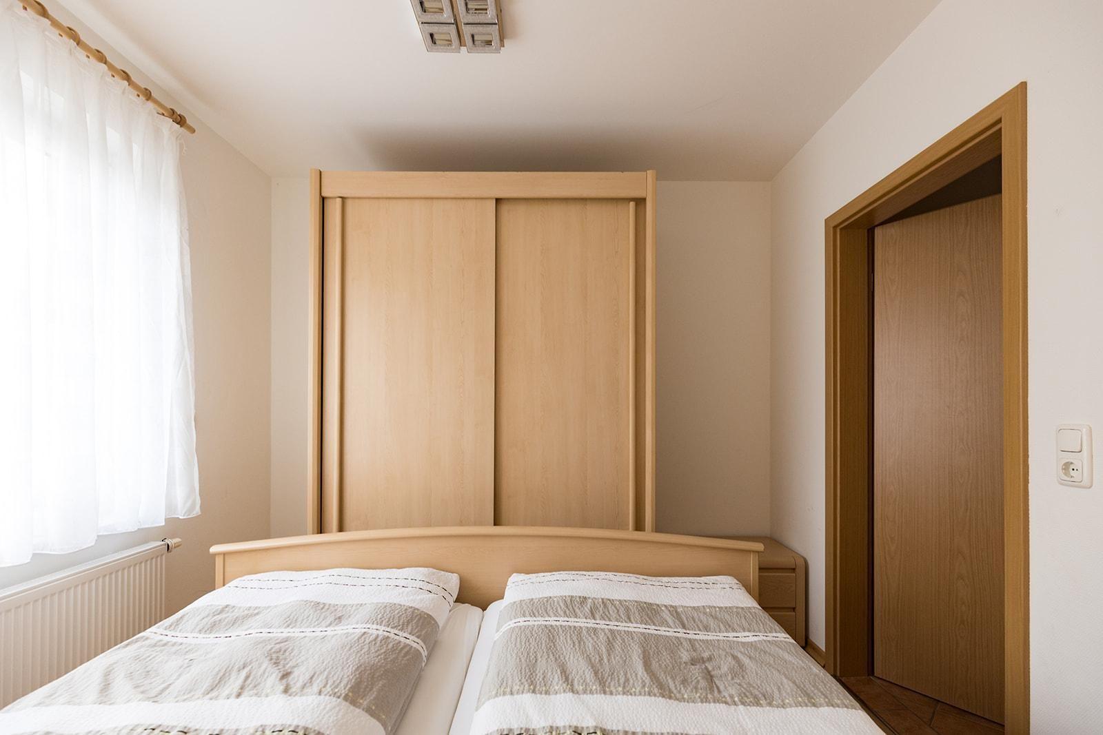 Schlafzimmer 1