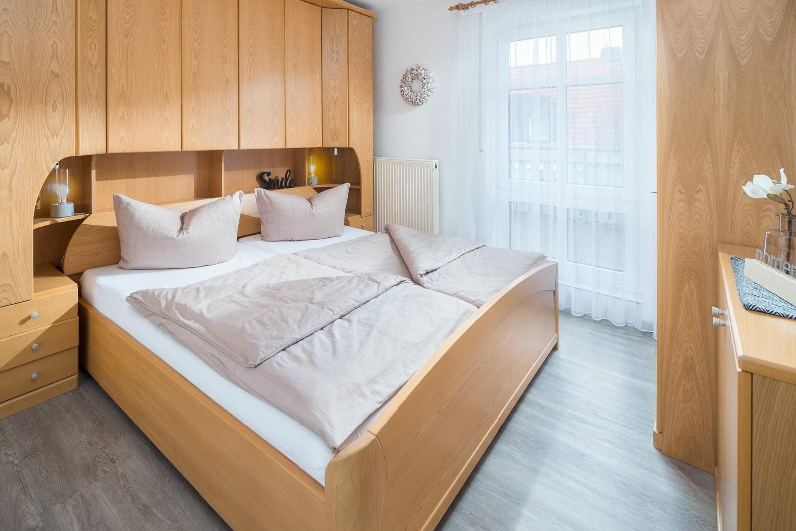 Schlafzimmer 1