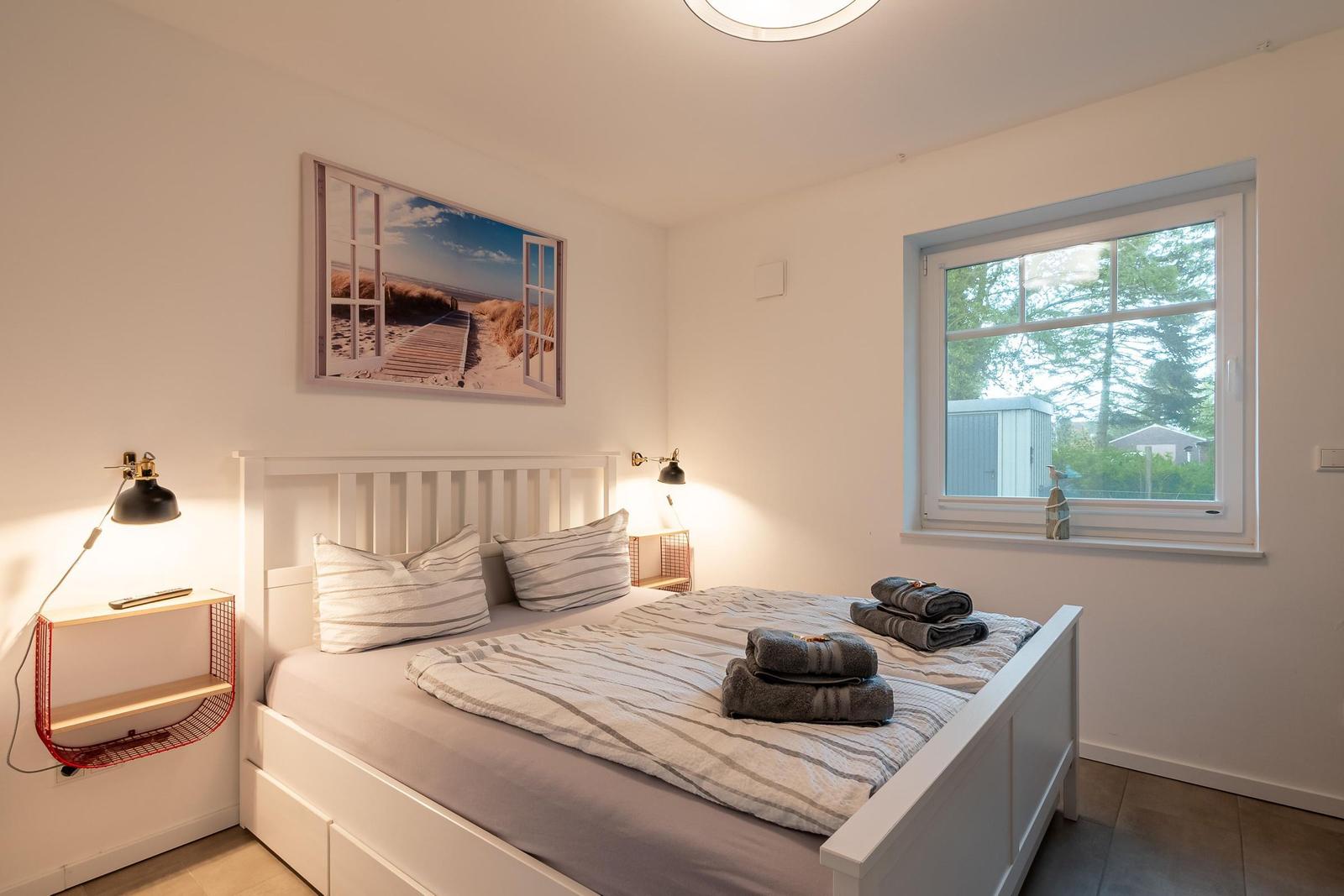 Schlafzimmer 1 mit Queensize Bett