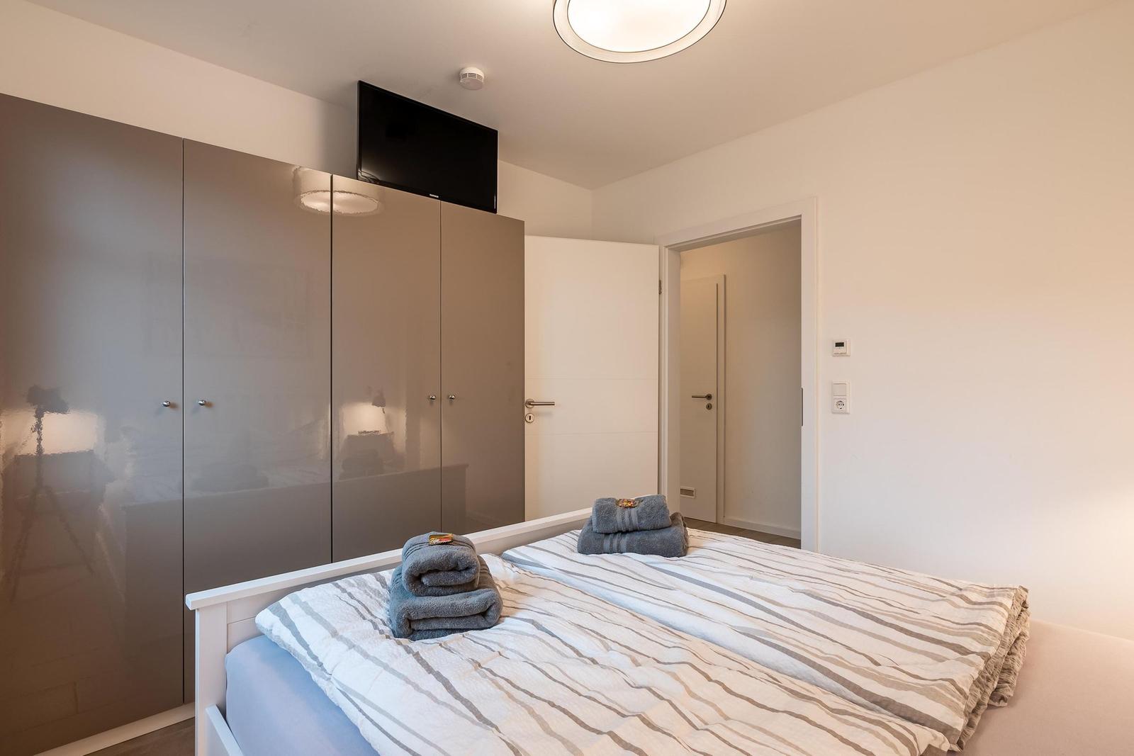 Schlafzimmer 1 mit Queensize Bett