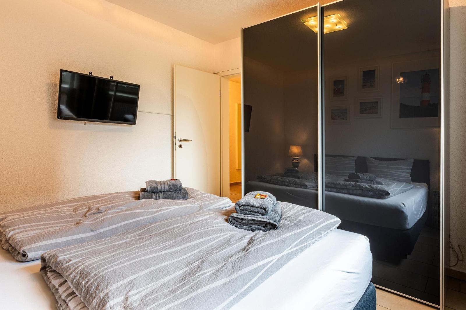 Schlafzimmer 1