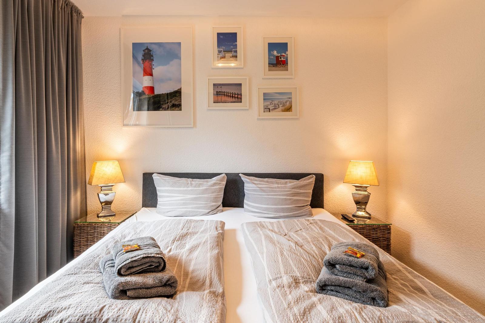 Schlafzimmer 1