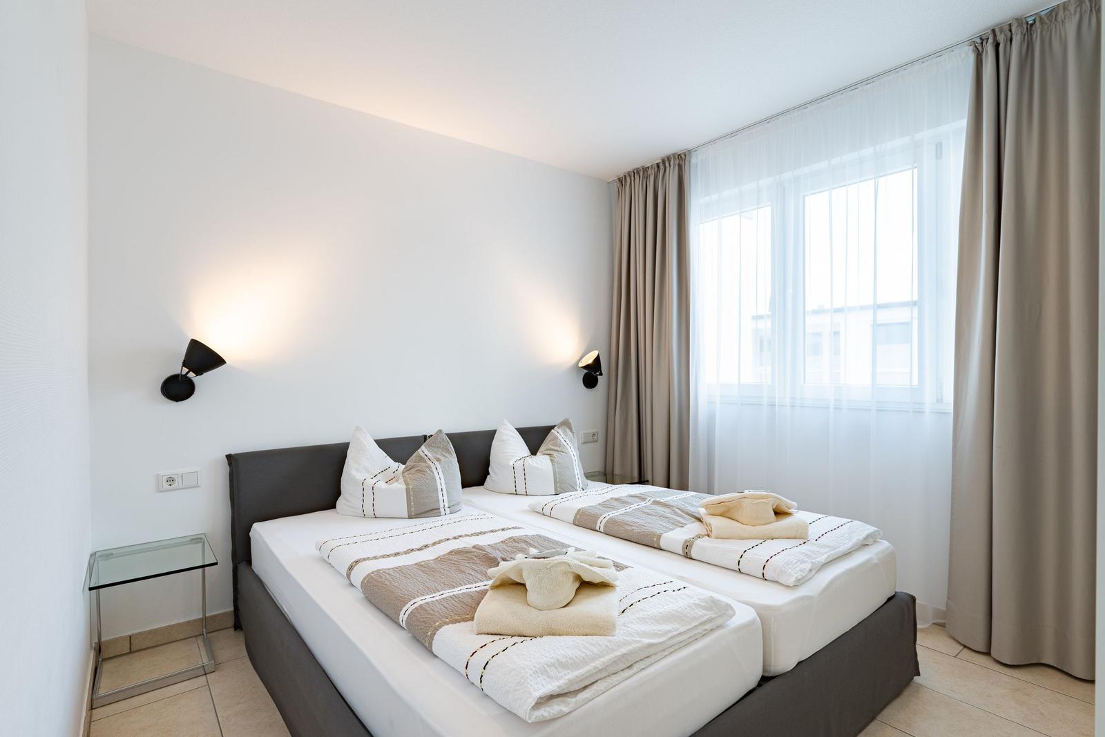Schlafzimmer 1