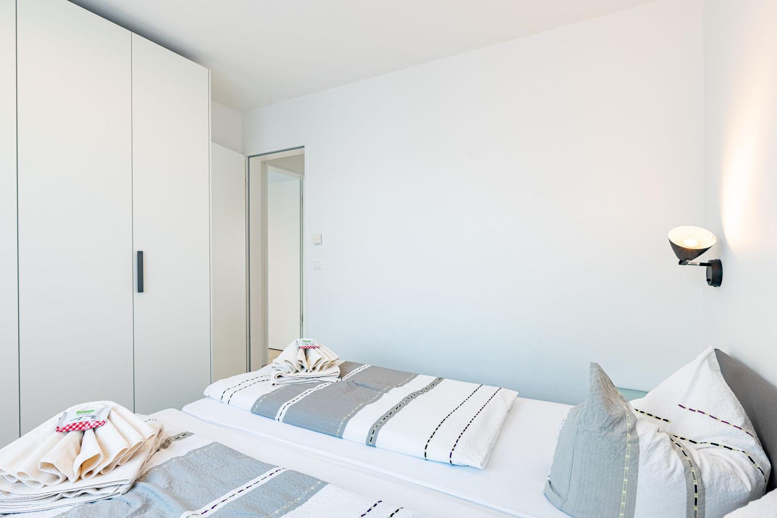 Schlafzimmer 1