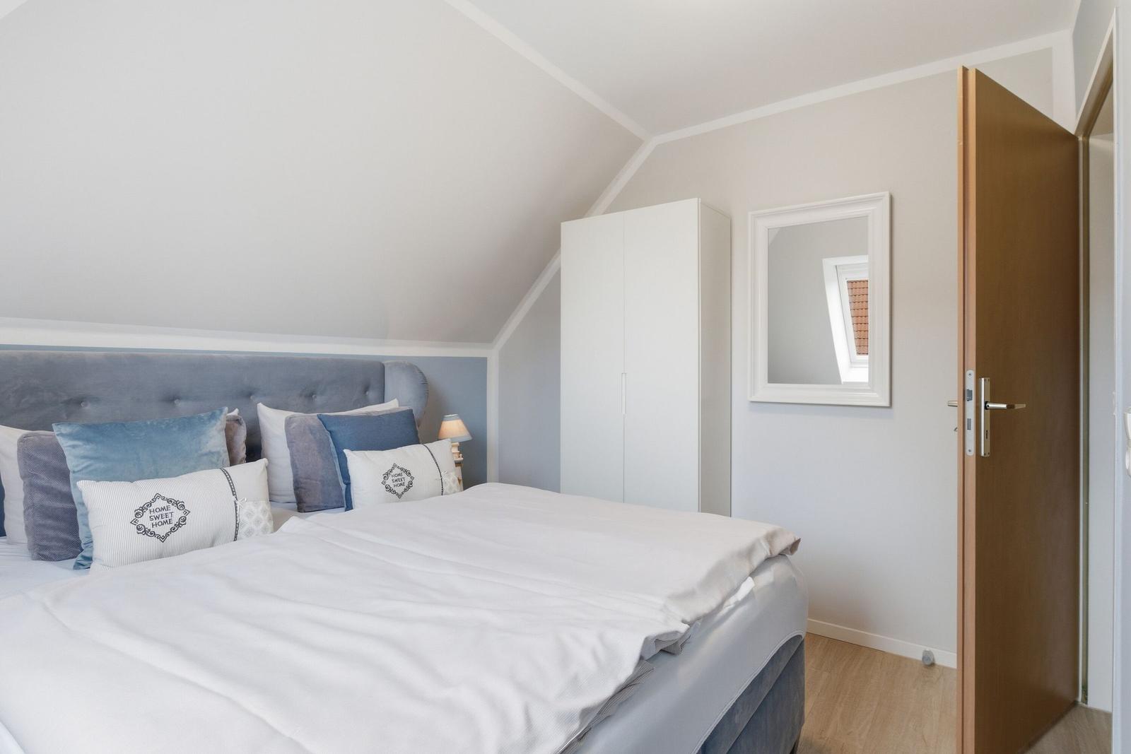 Schlafzimmer 1