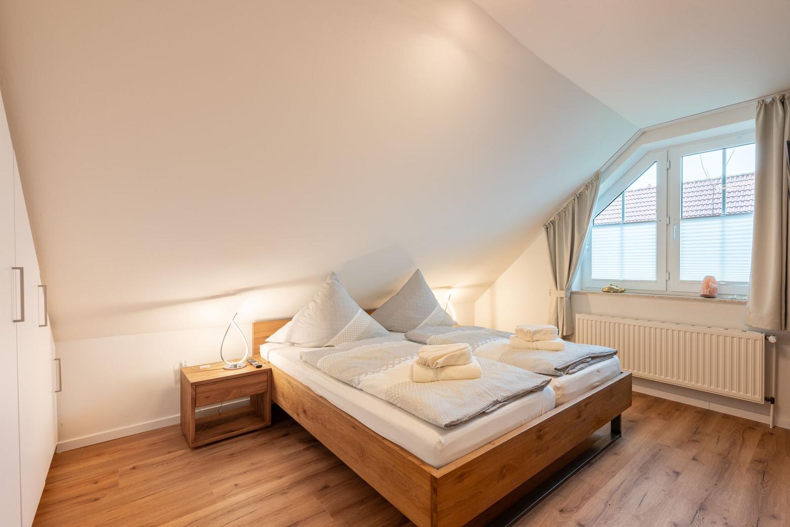 Schlafzimmer 1