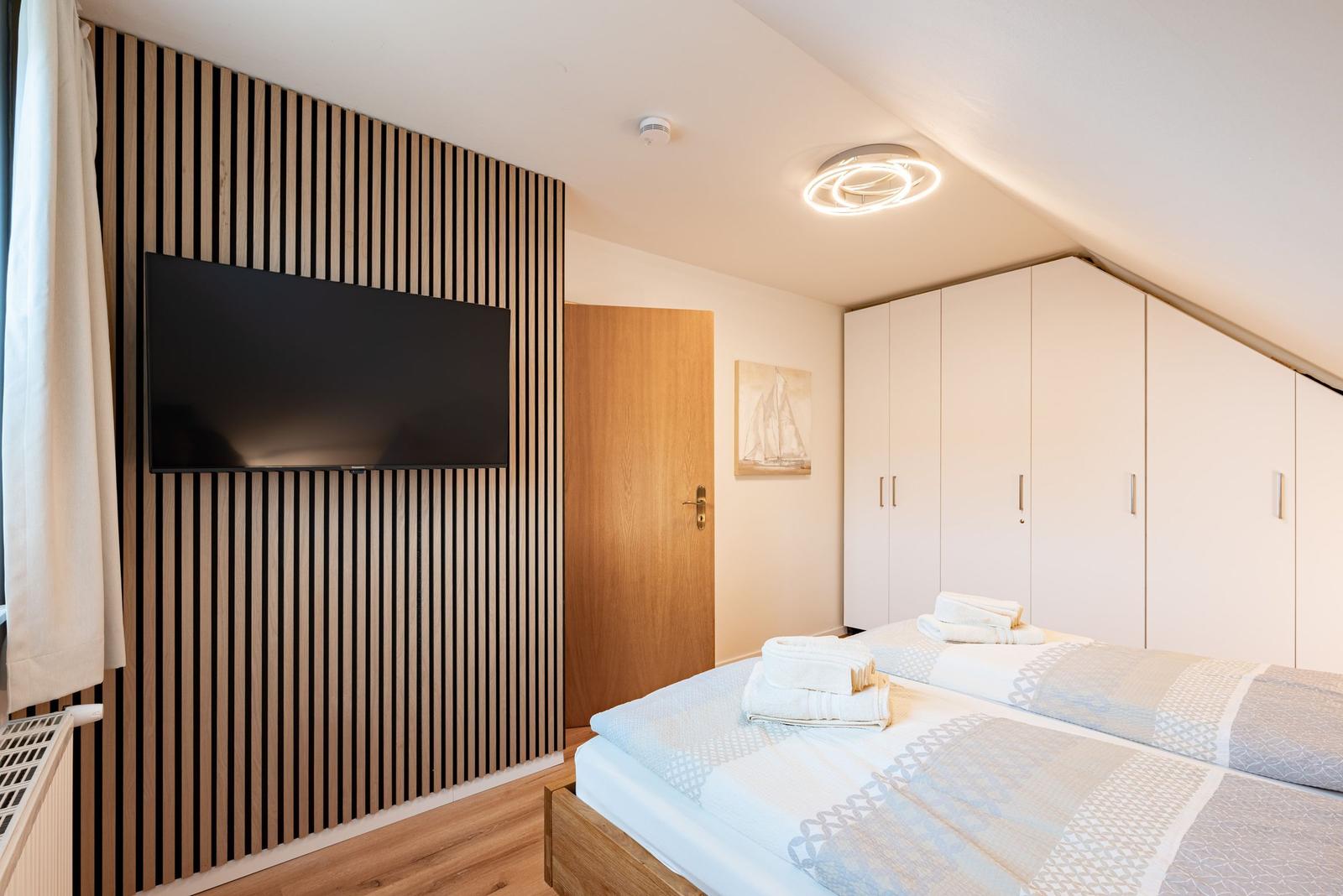 Schlafzimmer 1