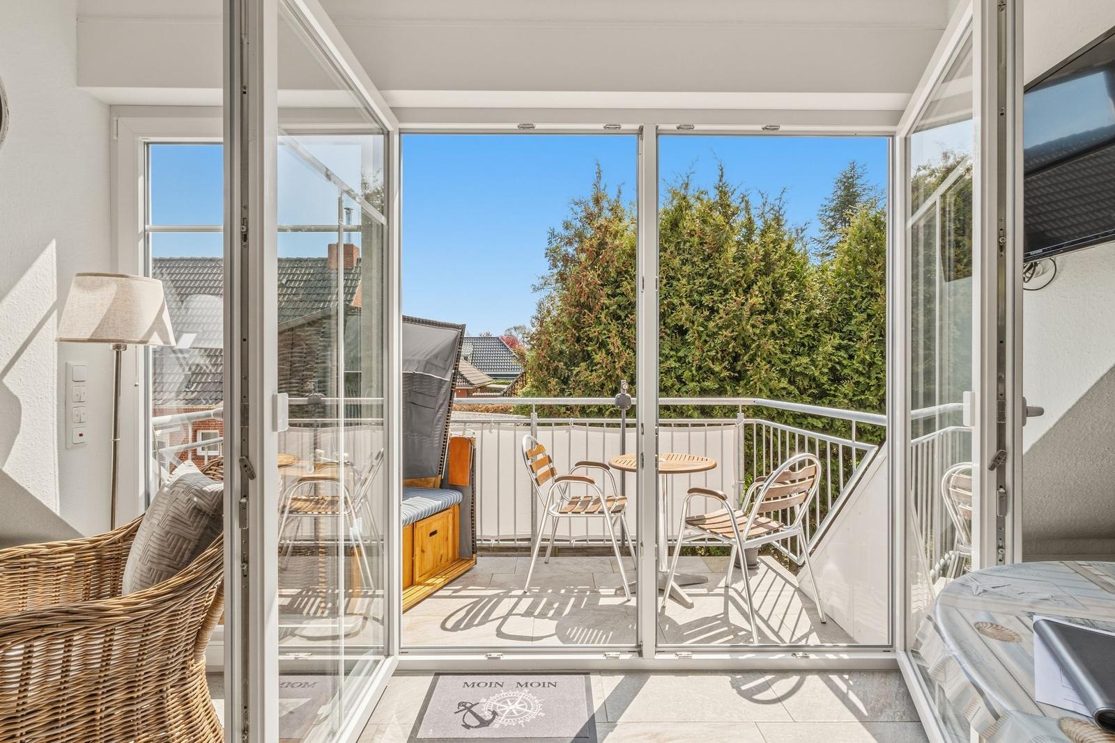 Balkon mit Strandkorb