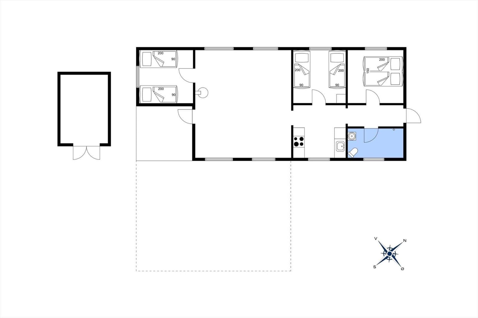 Apartment with four bedrooms, kitchen, and bathroom. North-south orientation.