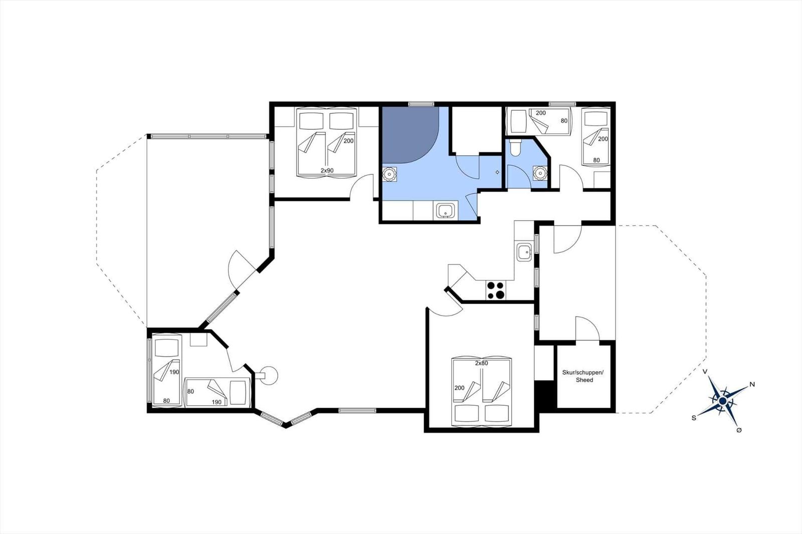 Apartment with three bedrooms, kitchen, and bathroom. Hall with shed.