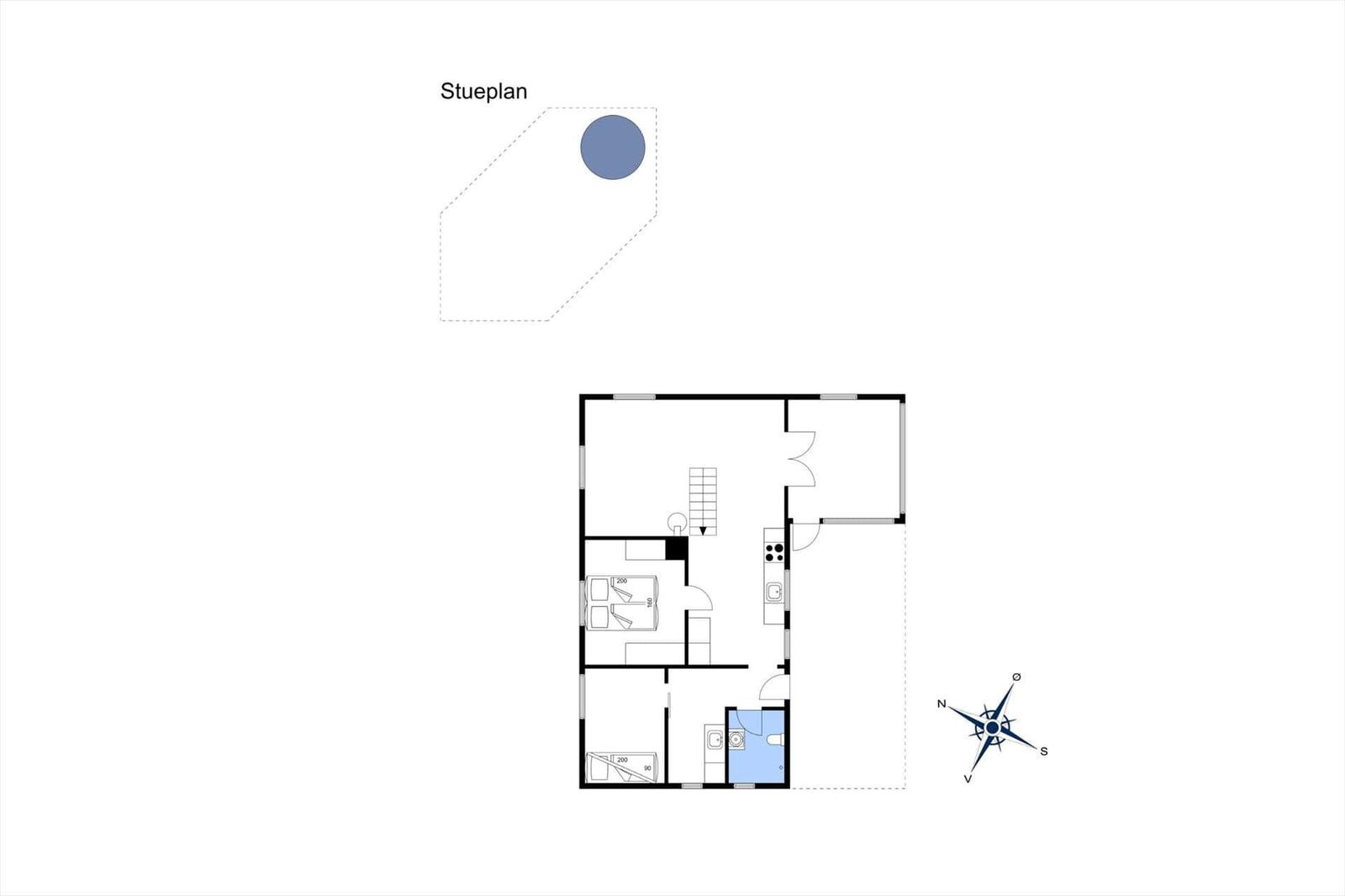 Stueplan and floor plan show bedrooms, kitchen, and bathroom with orientation.
