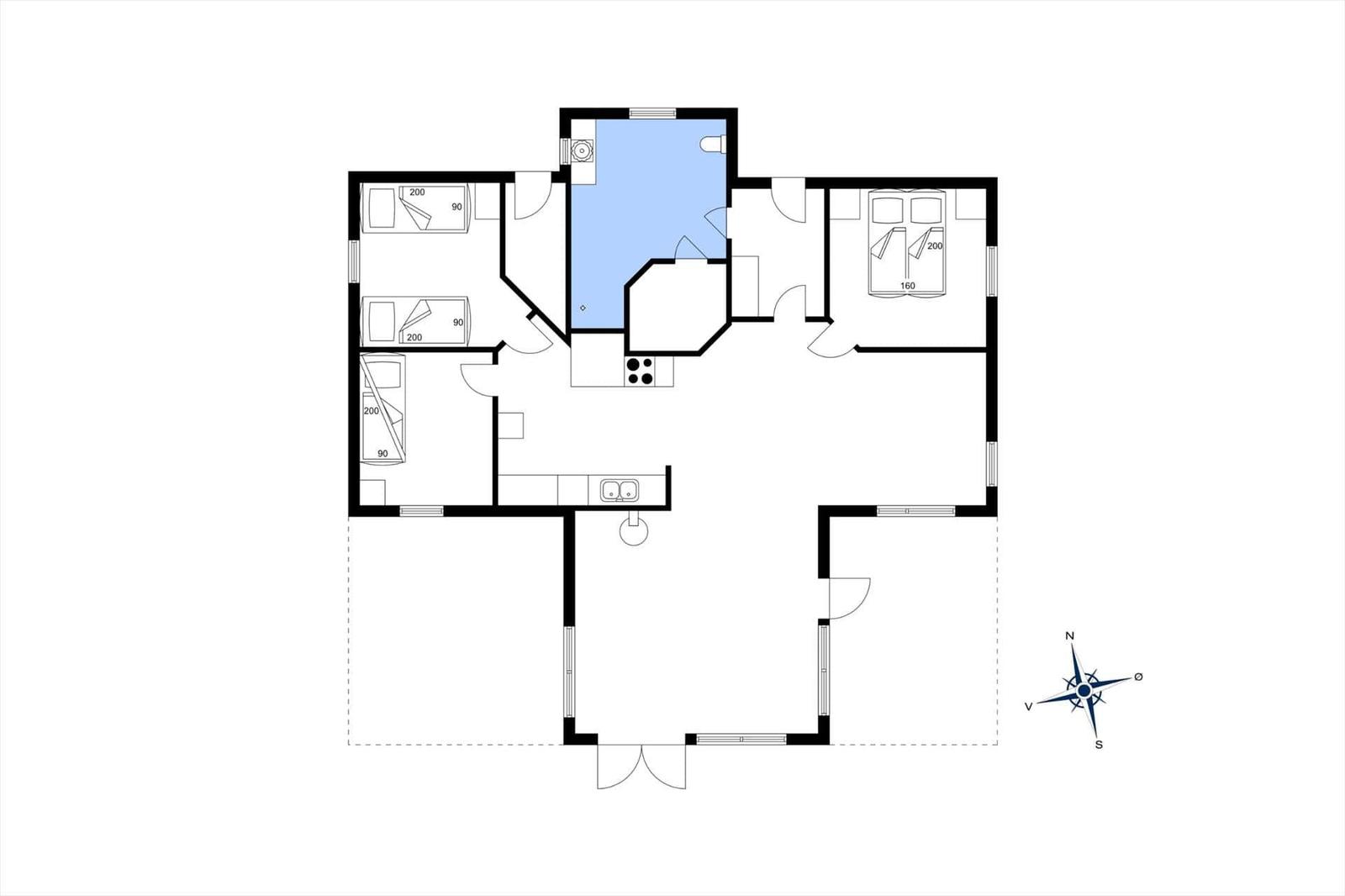 Wohnung mit drei Schlafzimmern, Küche und Bad. Raumübersicht mit Kompass.