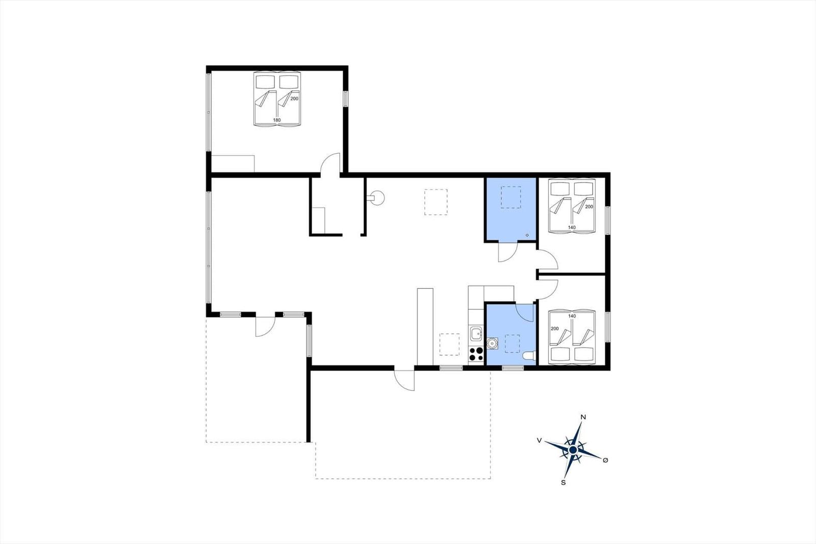 Wohnung mit drei Schlafzimmern, Küche und Bad. Raumübersicht mit Kompass.