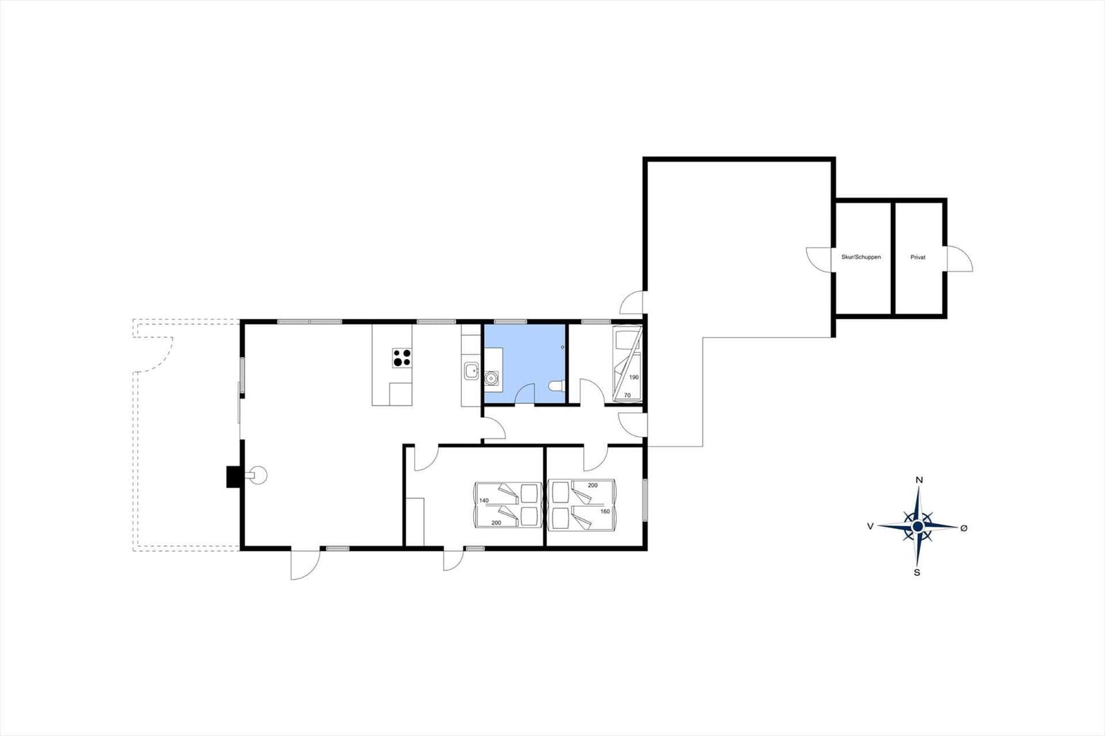 Wohnung mit Küche, Bad, Schlafzimmer und privatem Bereich mit Skur/Schuppen.