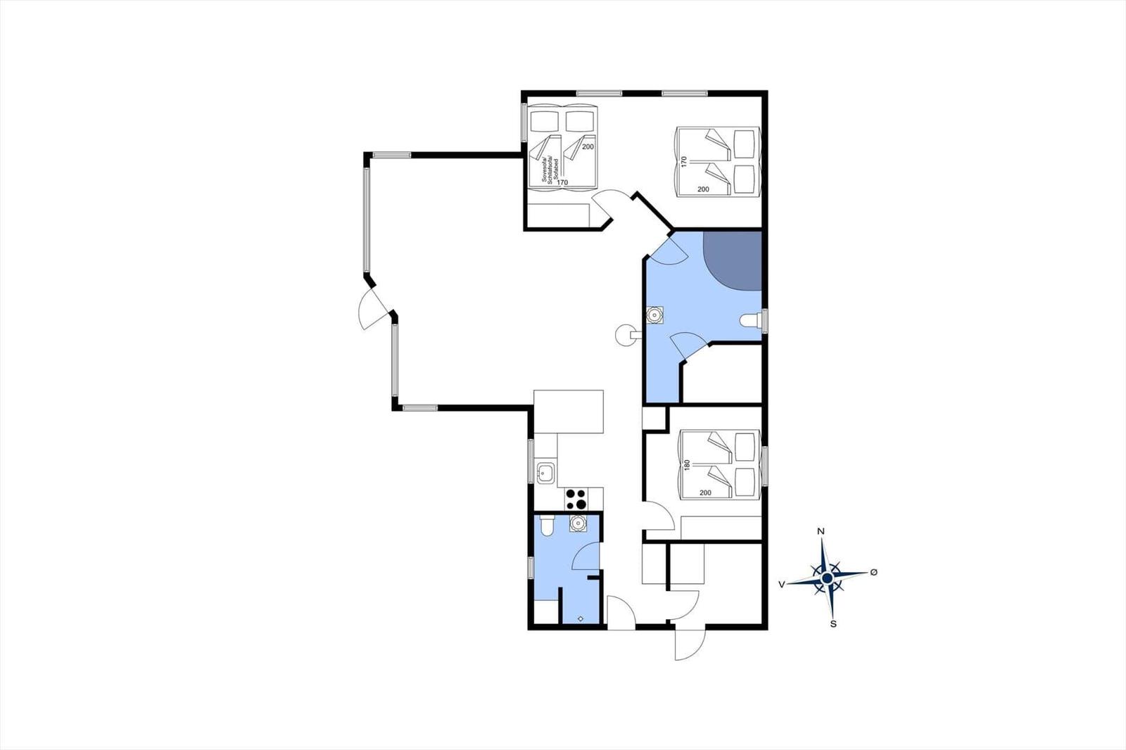 Wohnung mit drei Schlafzimmern, Küche und Bad. Orientierung mit Kompass.