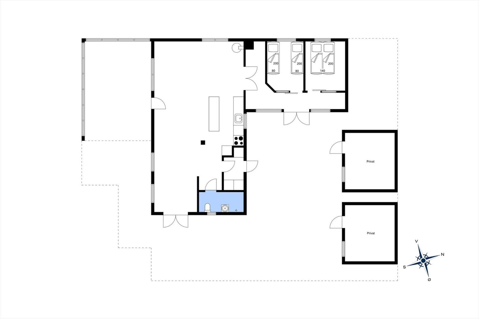 Apartment with three bedrooms, kitchen, and bathroom. Two rooms are private.