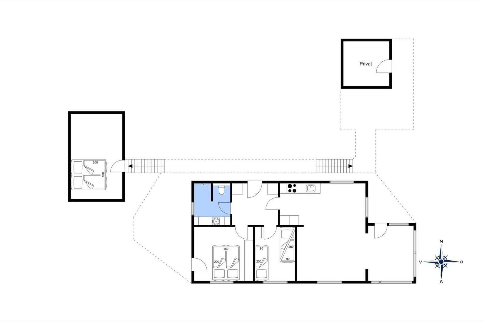 Wohnung mit Küche, Bad, Schlafzimmer und Privatbereich. Flur mit Treppe.