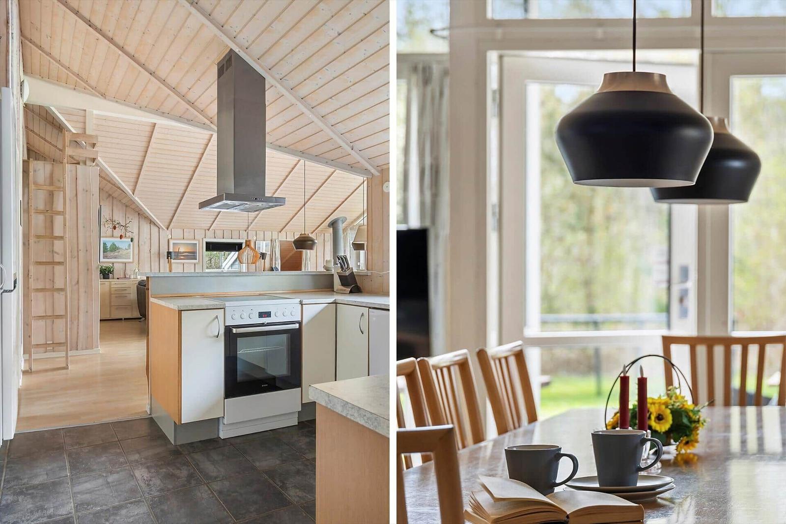 Küche mit Holzdecke und Essbereich mit Tisch und Stühlen.