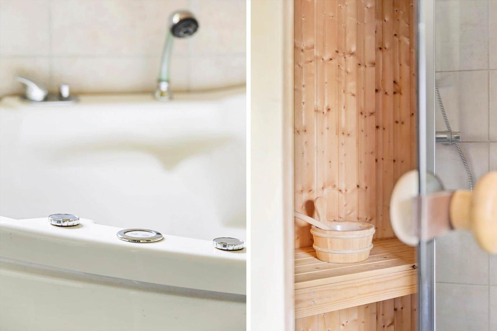 Badewanne mit Duschkopf und Holzsauna mit Badeutensilien
