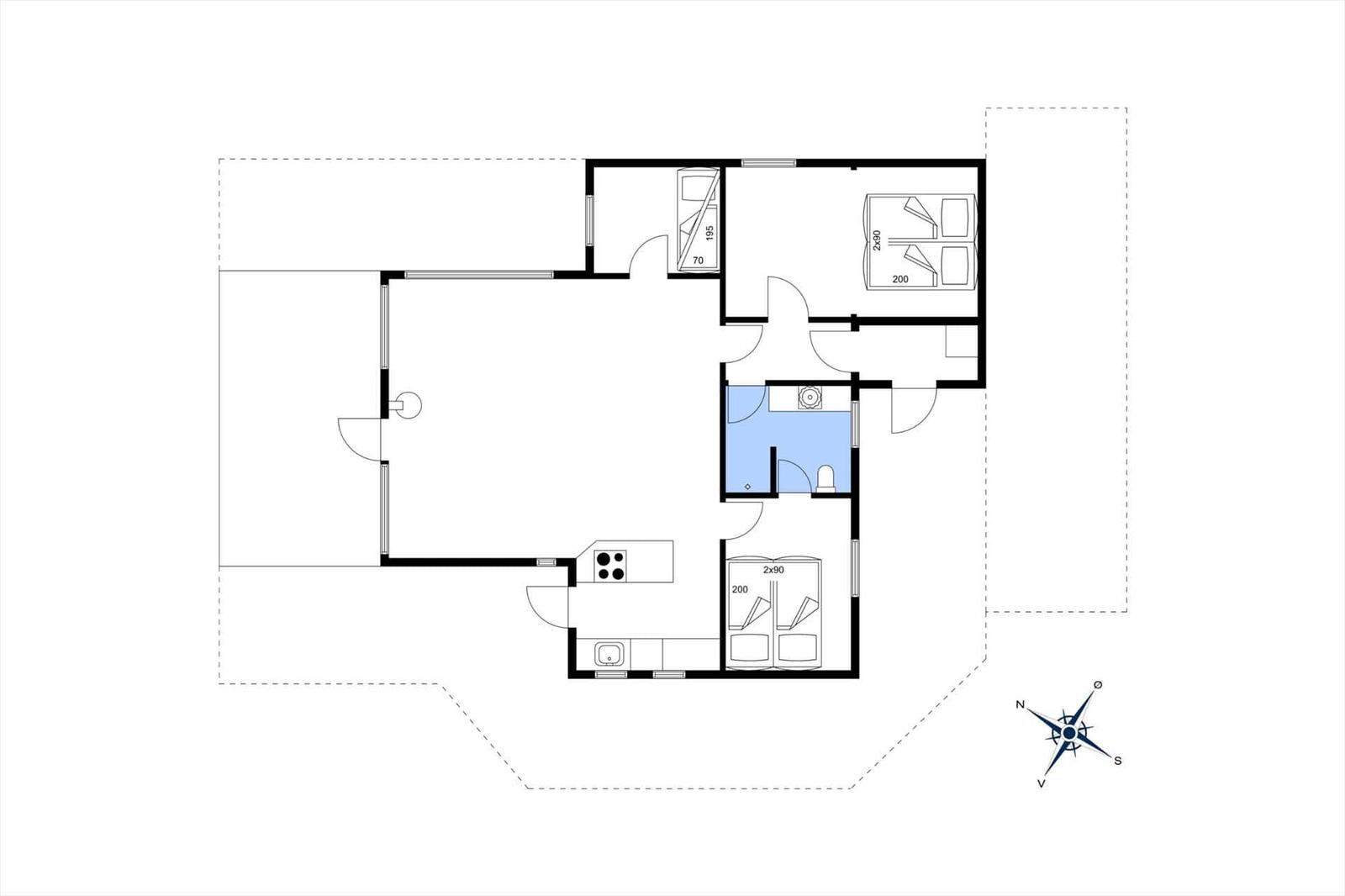 Apartment with kitchen, bathroom, bedrooms, and living area. Room heights and furniture are marked.