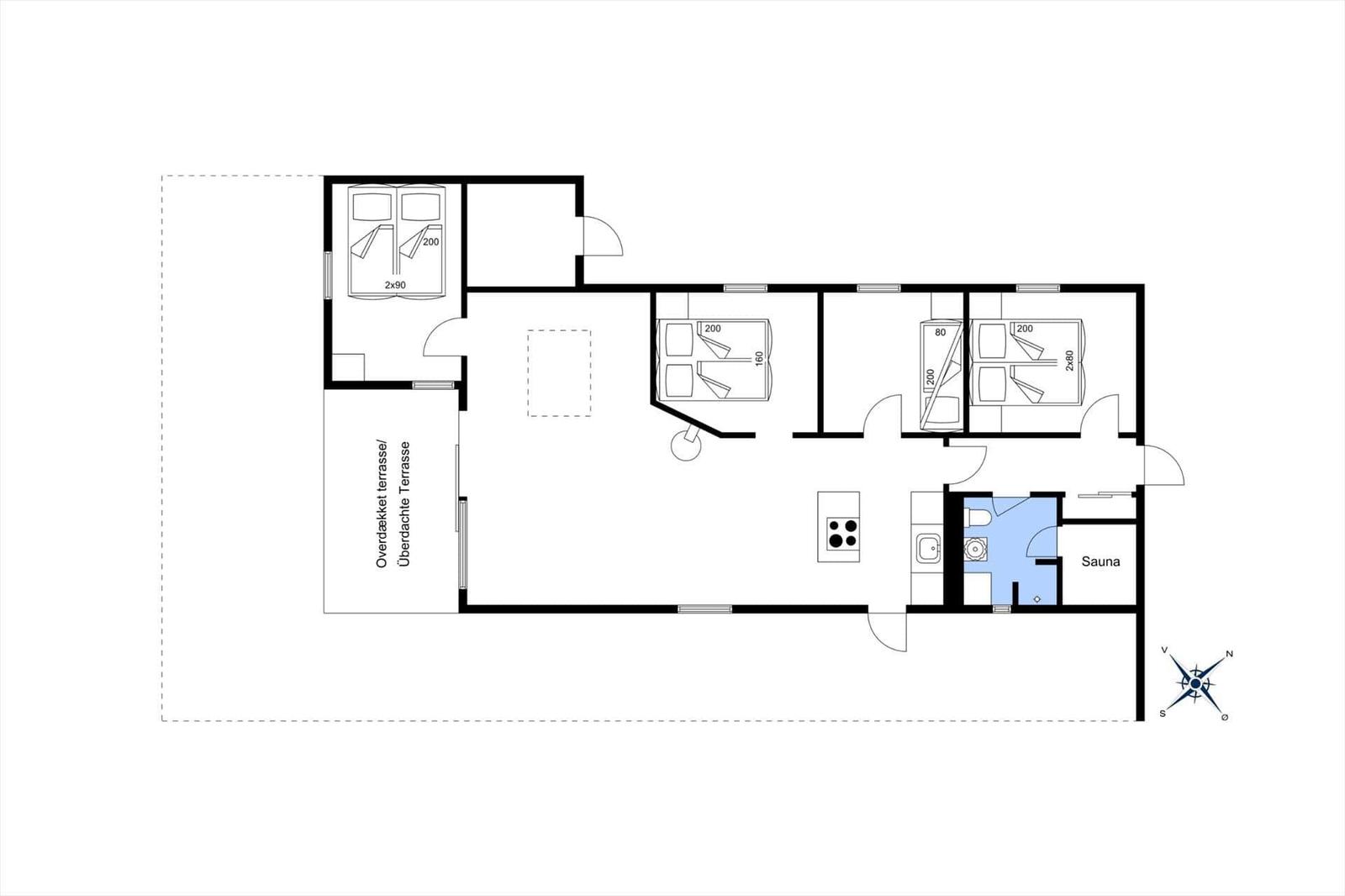 Dieses Apartment hat drei Schlafzimmer, eine Küche, eine Sauna und eine überdachte Terrasse.