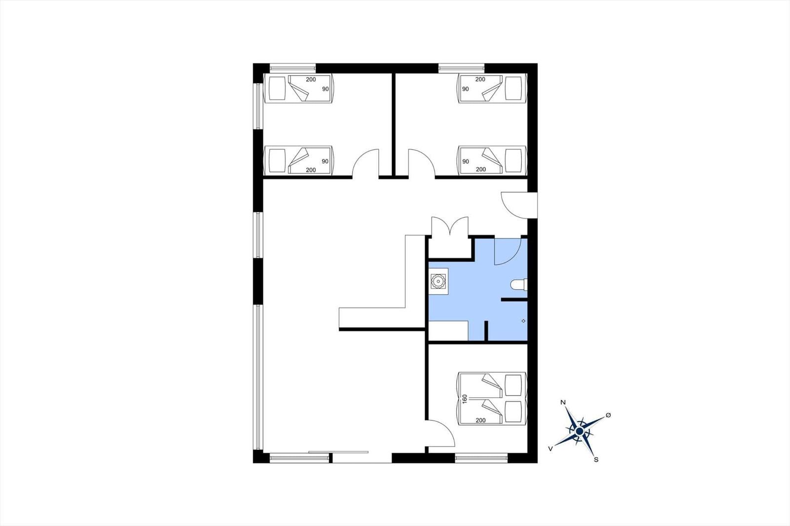 Wohnung mit vier Schlafzimmern und einer blauen Fläche, die die Küche und das Bad beinhaltet.