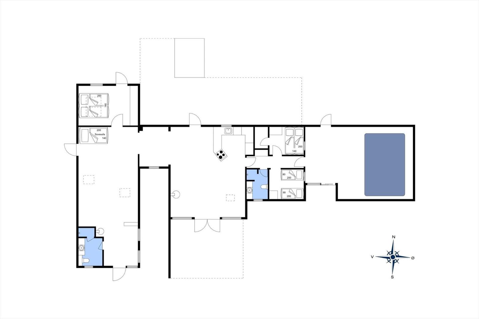 Funktionaler Grundriss mit Schlaf- und Badräumen sowie Küche und Poolbereich.