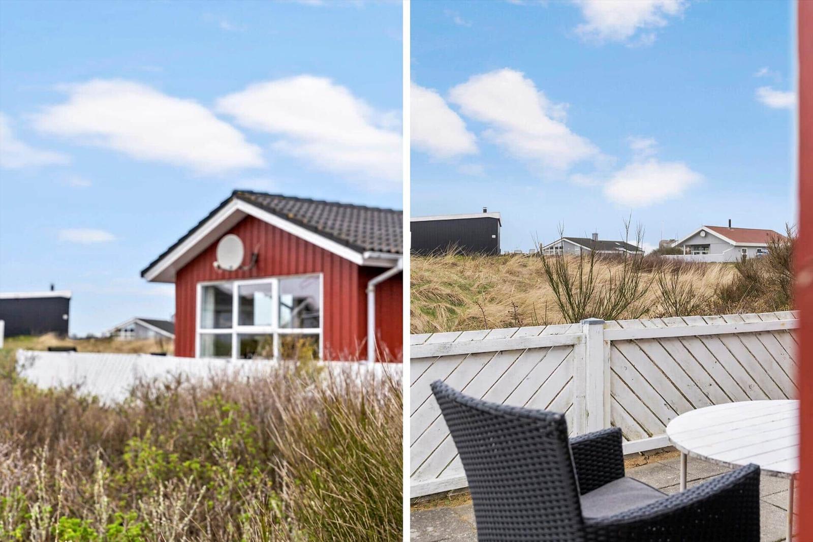 Rotes Haus mit Terrasse und Blick auf Dünen