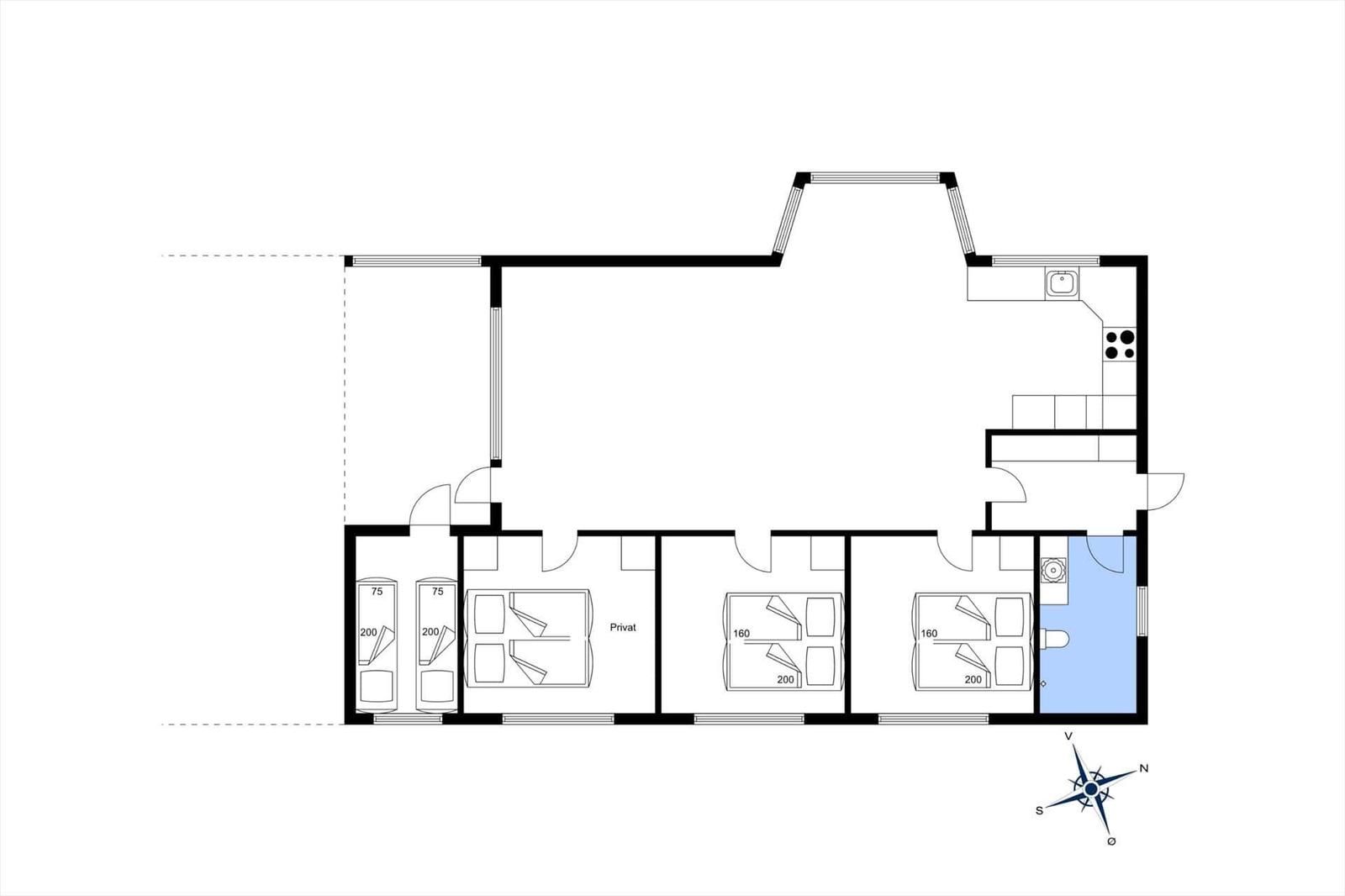 Wohnung mit vier Schlafzimmern, Küche und Bad. Flur mit markiertem Privatbereich.