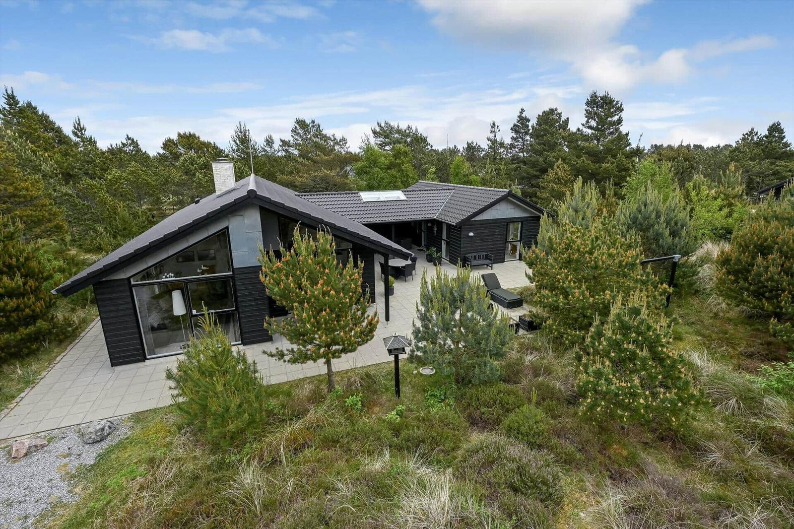 Moderne Villa mit Terrasse und Garten in Waldnähe