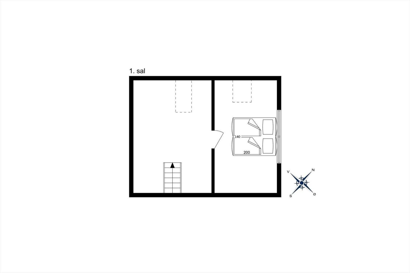 Erdgeschoss mit Schlafzimmer und Treppe zur nächsten Etage.