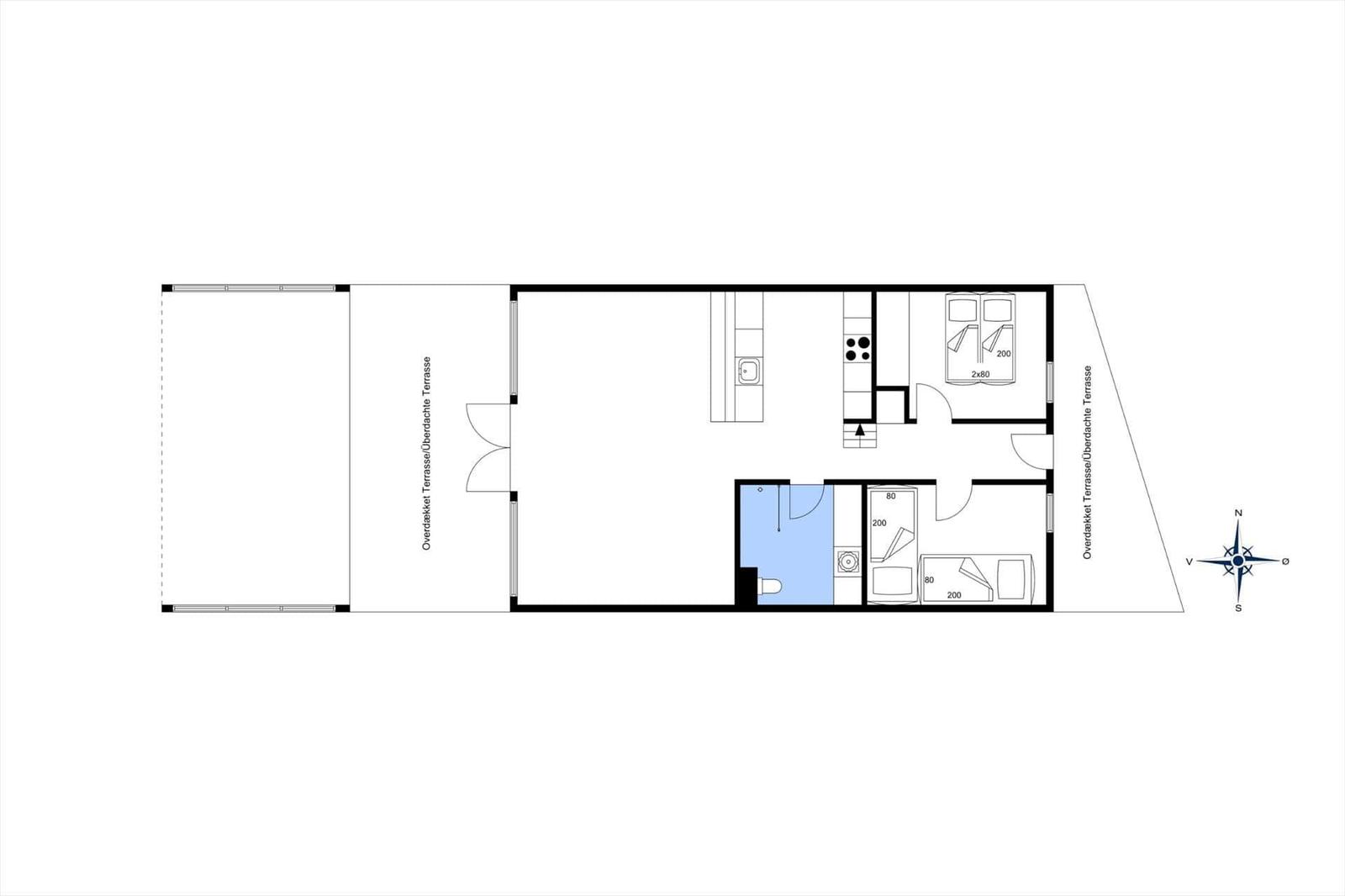 Funktionaler Grundriss mit Küche, Schlafzimmer und Bad. Überdachte Terrasse vorhanden.