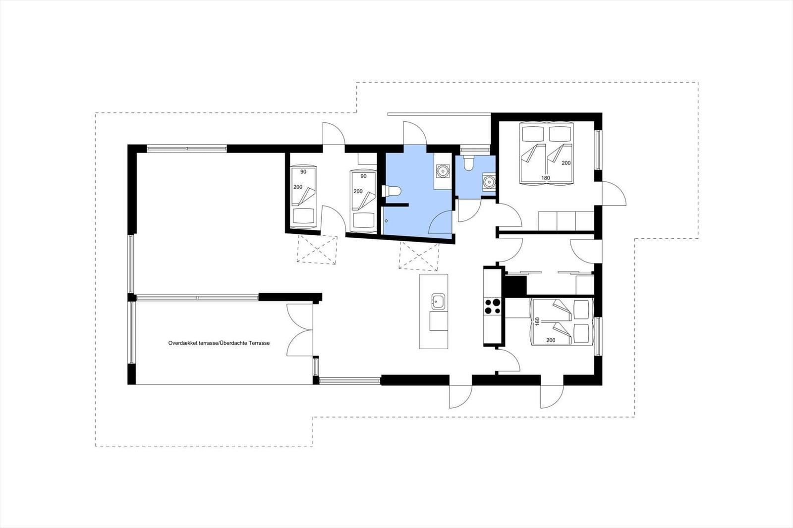 Wohnung mit drei Schlafzimmern, Küche und überdachter Terrasse. Bad und WC sind vorhanden.