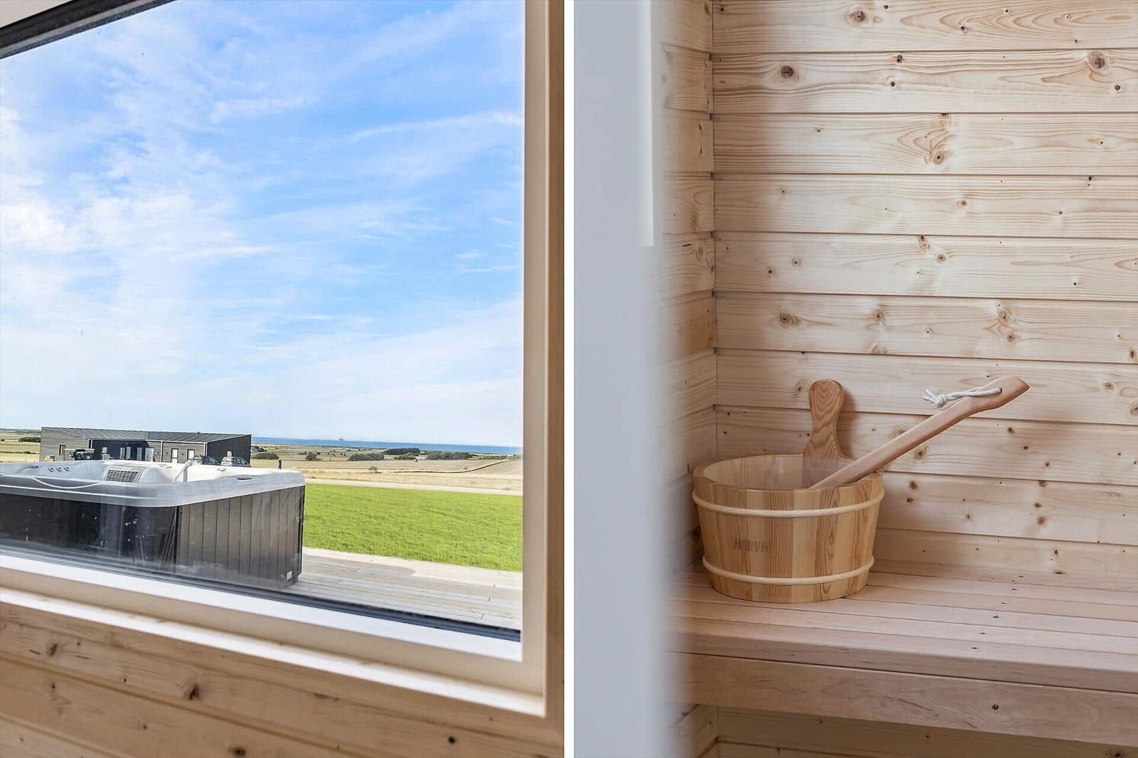 Sauna mit Holzwaschbecken und Blick auf Whirlpool und Landschaft.