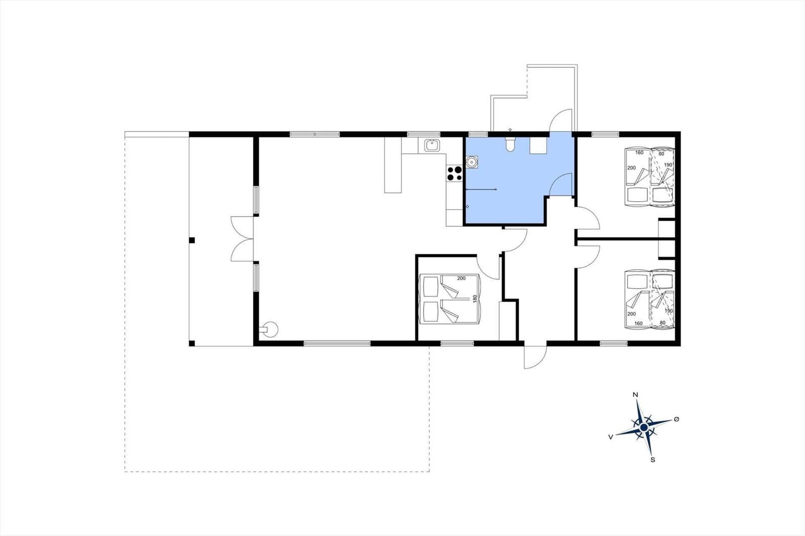 Wohnung mit Küche, Bad, zwei Schlafzimmern und Wohnbereich. Raumhöhe und Ausrichtung sind eingezeichnet.