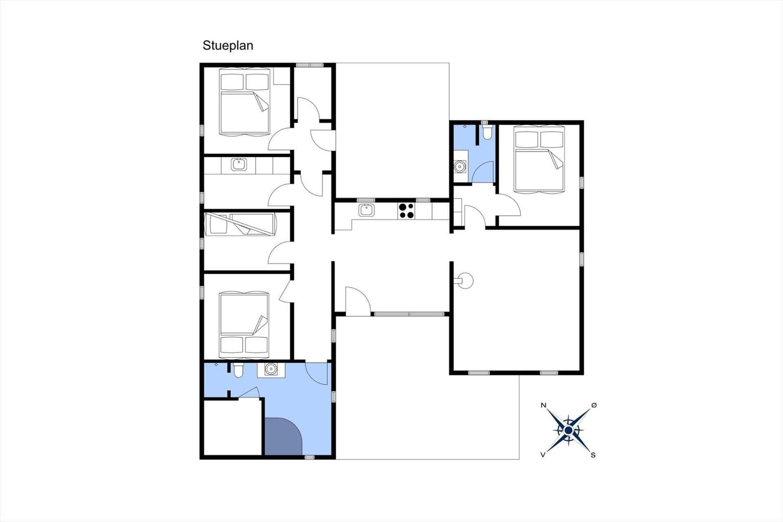 Stueplan zeigt drei Schlafzimmer, Küche, Bad und Wohnbereich mit Kompass.