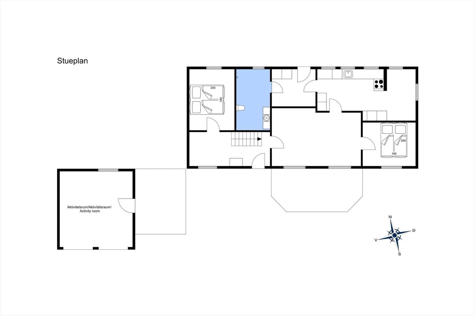 Stueplan zeigt Wohn- und Schlafzimmer, Küche, Bad und Aktivitätsraum mit Kompass.