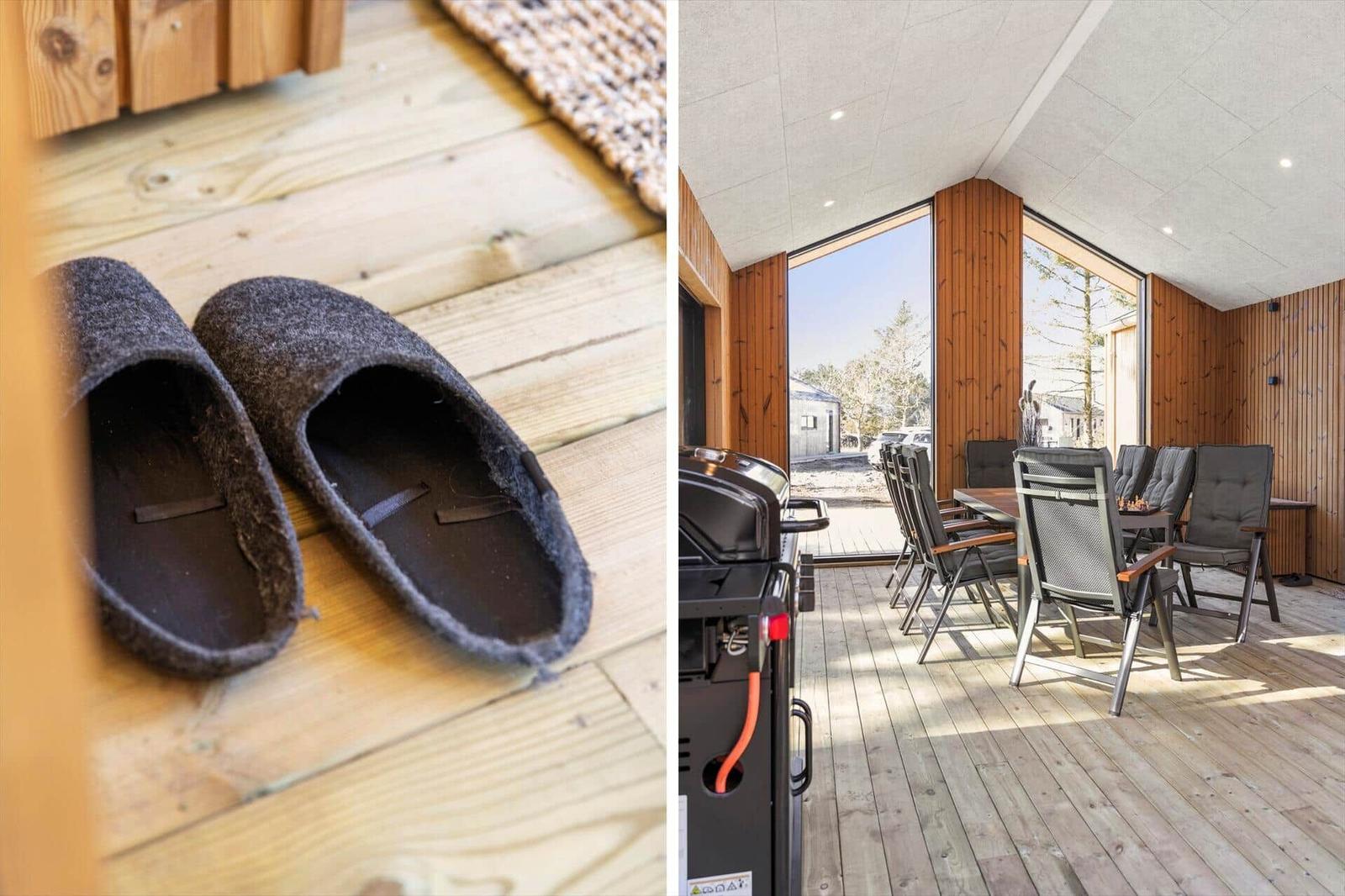 Fell-Slippers auf Holzdecke. Terrasse mit Grill und Sitzgruppe vor großem Fenster.