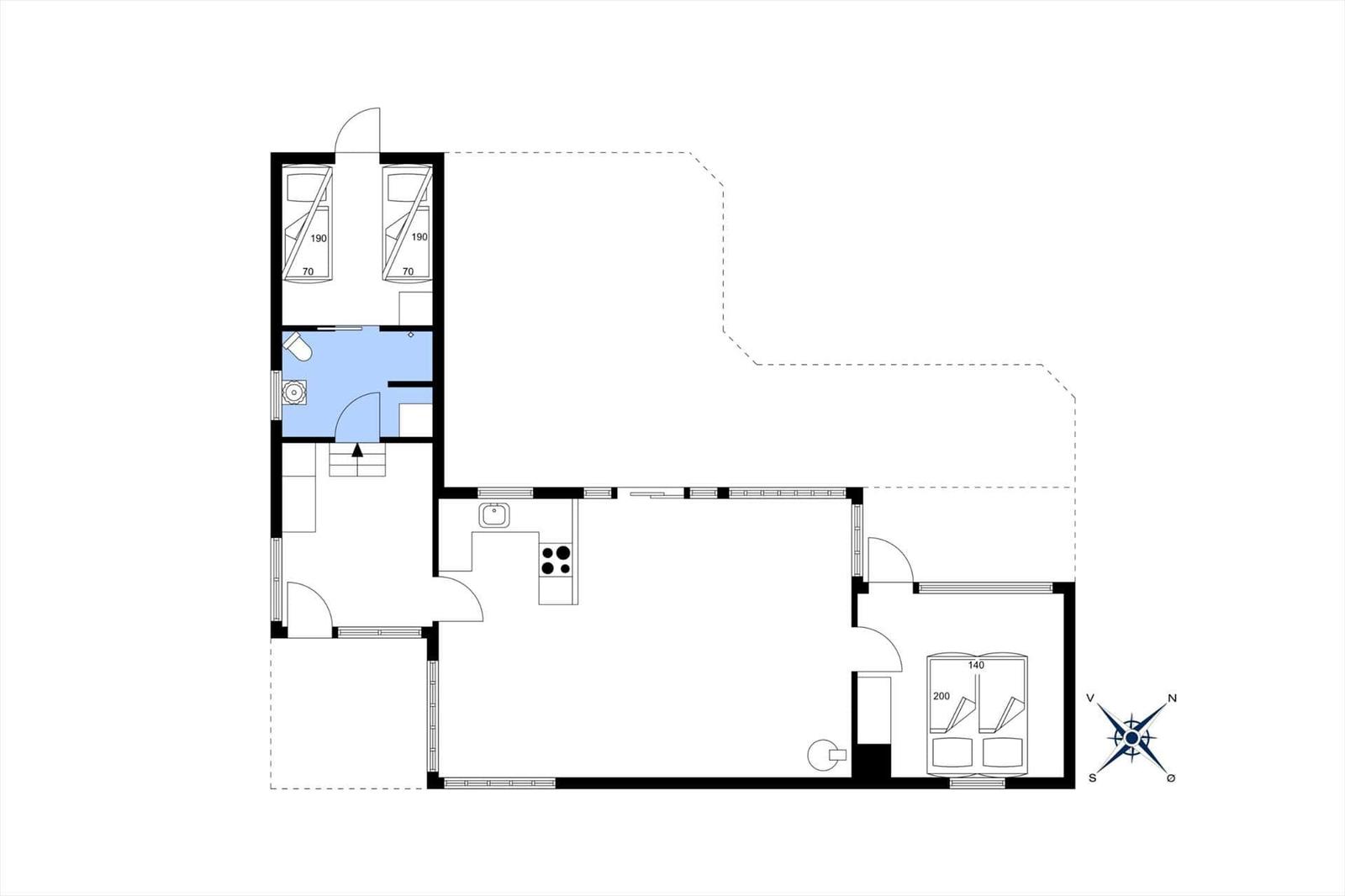 Apartment with two bedrooms, kitchen, and bathroom. Floor plan with dimensions.
