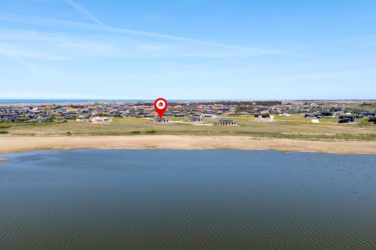 Wohnhaus mit Blick auf Wasser und Strand