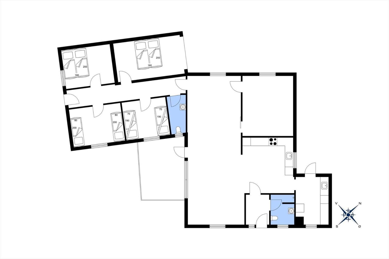 Wohnung mit drei Schlafzimmern, Küche und zwei Bädern. Grundriss mit Orientierung.
