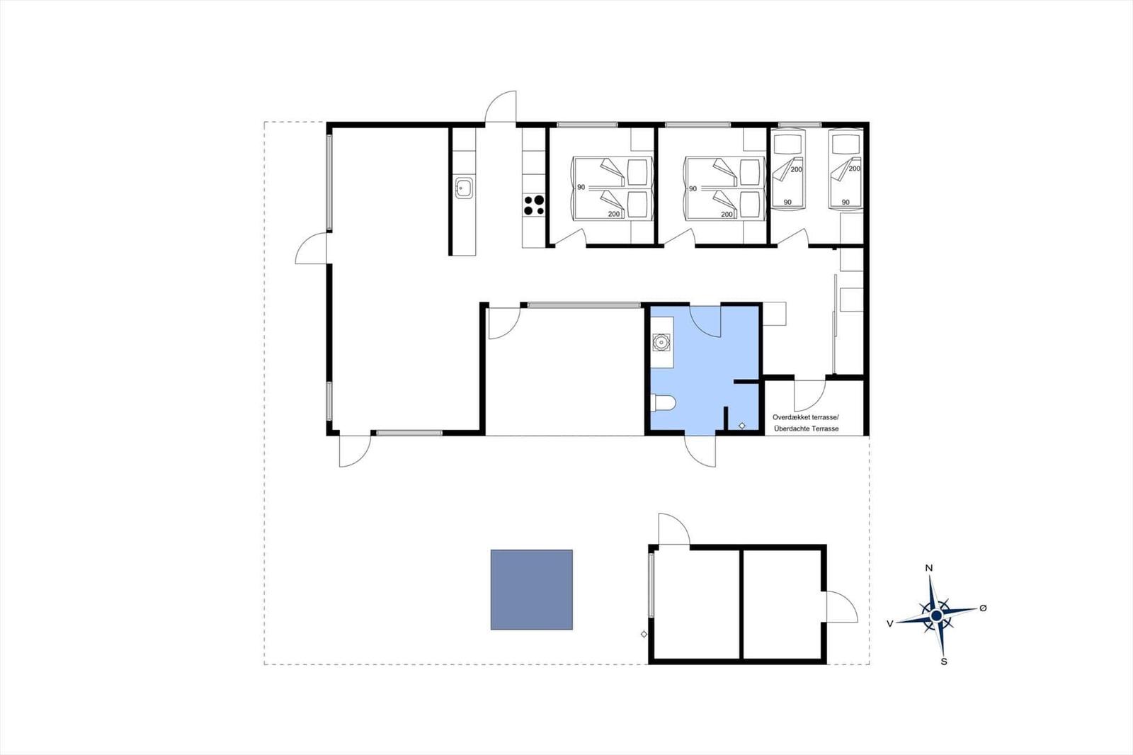 Wohnung mit drei Schlafzimmern, Küche und überdachter Terrasse.
