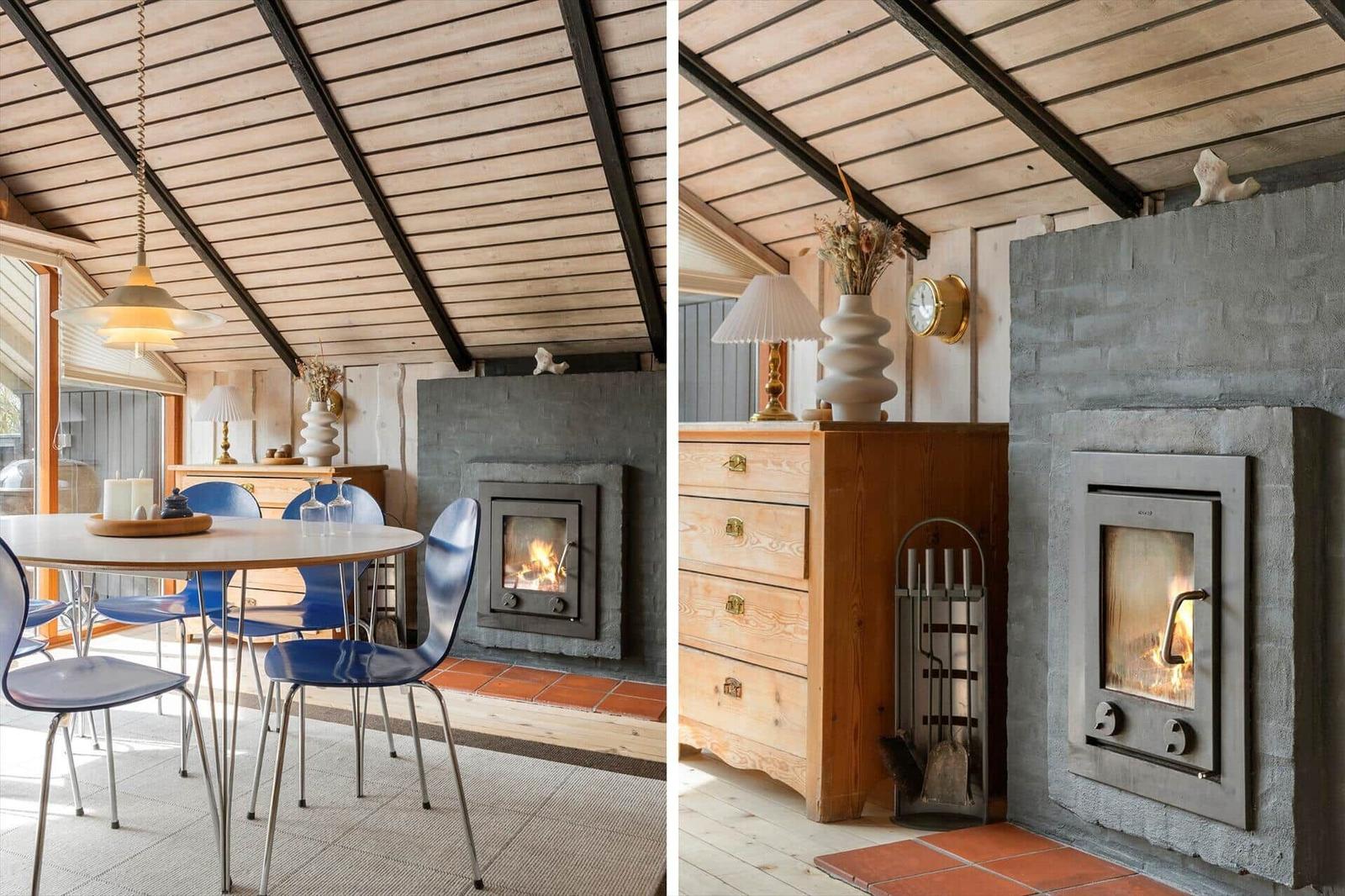 Essbereich mit Tisch, Stühlen und Kamin. Holzdecke und rustikale Einrichtung.