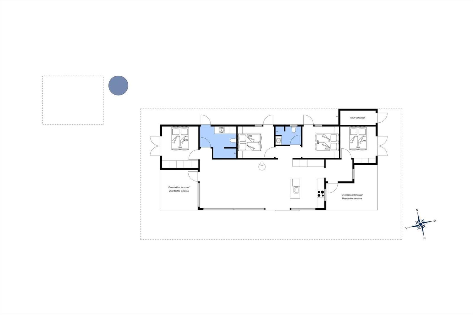 Floor plan of an apartment with three bedrooms, kitchen, and covered terrace.